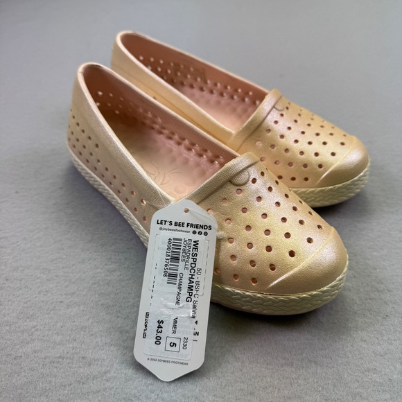 Joybees Women's Slip On Comfort Shoes Gold Perforated Flats Size 5 NWT Champagne - Picture 2 of 5